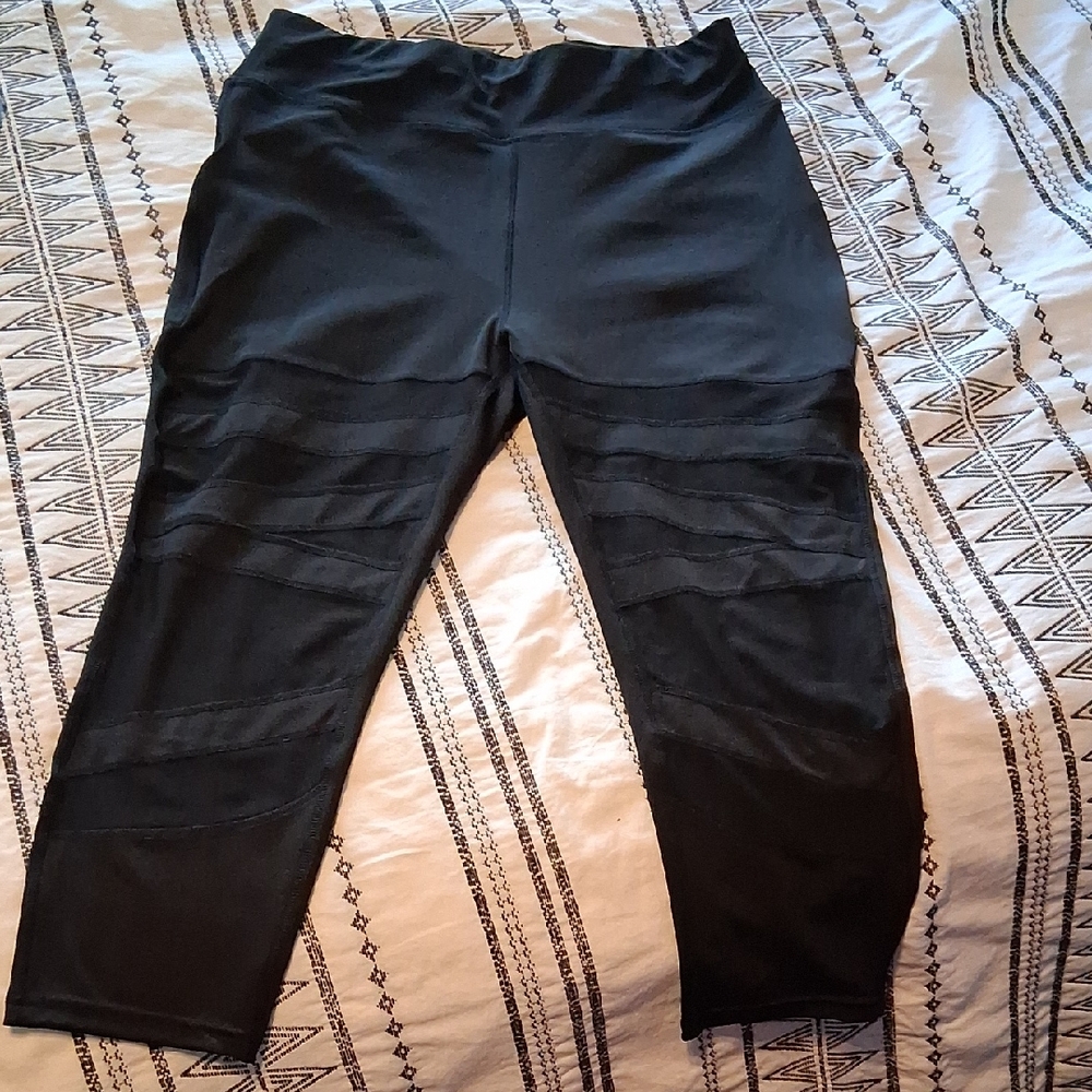 Pop Fit Classic Capri Leggings